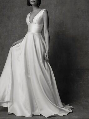 Sarah Seven ‘Amara’ Gown